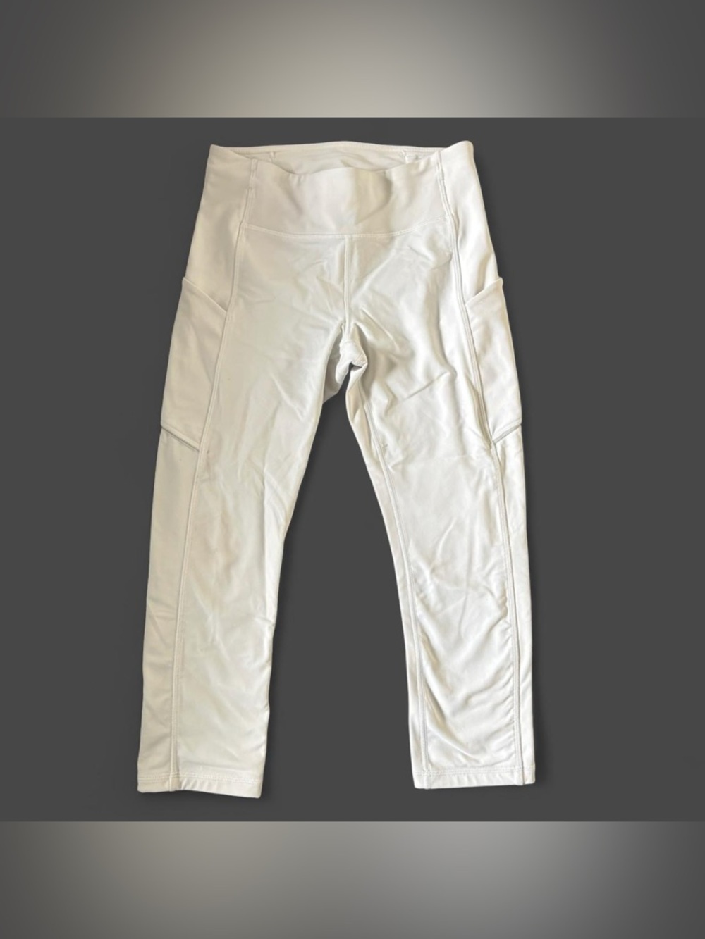 White Lululemon capri leggings with pockets size 6 #activewear #leggings #yoga
